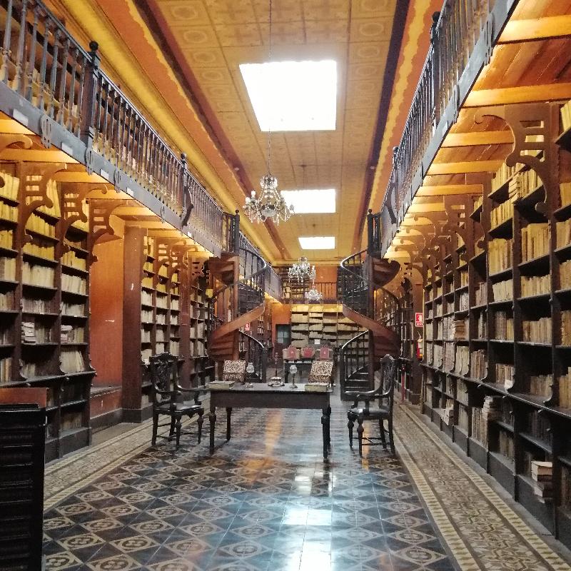 Lima : bibliothèque du couvent